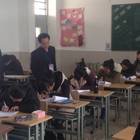 杨书记巡视考场3_副本.jpg